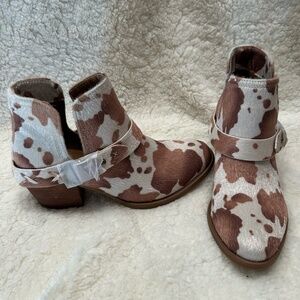 NWOT Women's Cowhide Heeled Ankle Boots